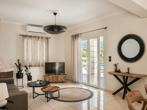 TV, fireplace, DVD player - Luxusvilla Thalassa, direkt am Meer by Interhome (Argostolion)