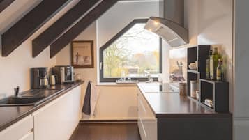 Kühlschrank, Mikrowelle, Ofen, Geschirrspüler
