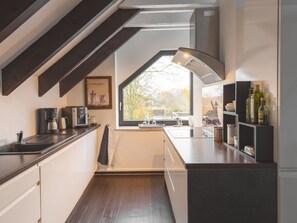 Kühlschrank, Mikrowelle, Ofen, Geschirrspüler