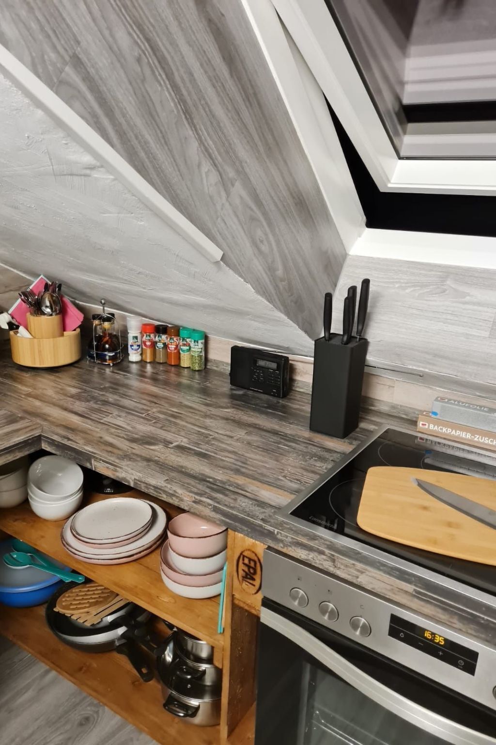 Fridge, oven, cookware/dishes/utensils
