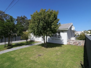 Property grounds - Cottage mit Bergblick by Interhome (Hermanus)