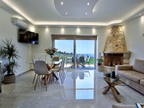 Fireplace, DVD player - Luxusvillen Thanasis in der Nähe von Kathisma by Interhome (Aj. Nikitas)