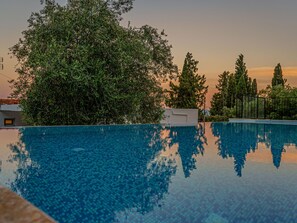 Pool - "Zeus" mit Infinity Pool by Interhome (Kalami)