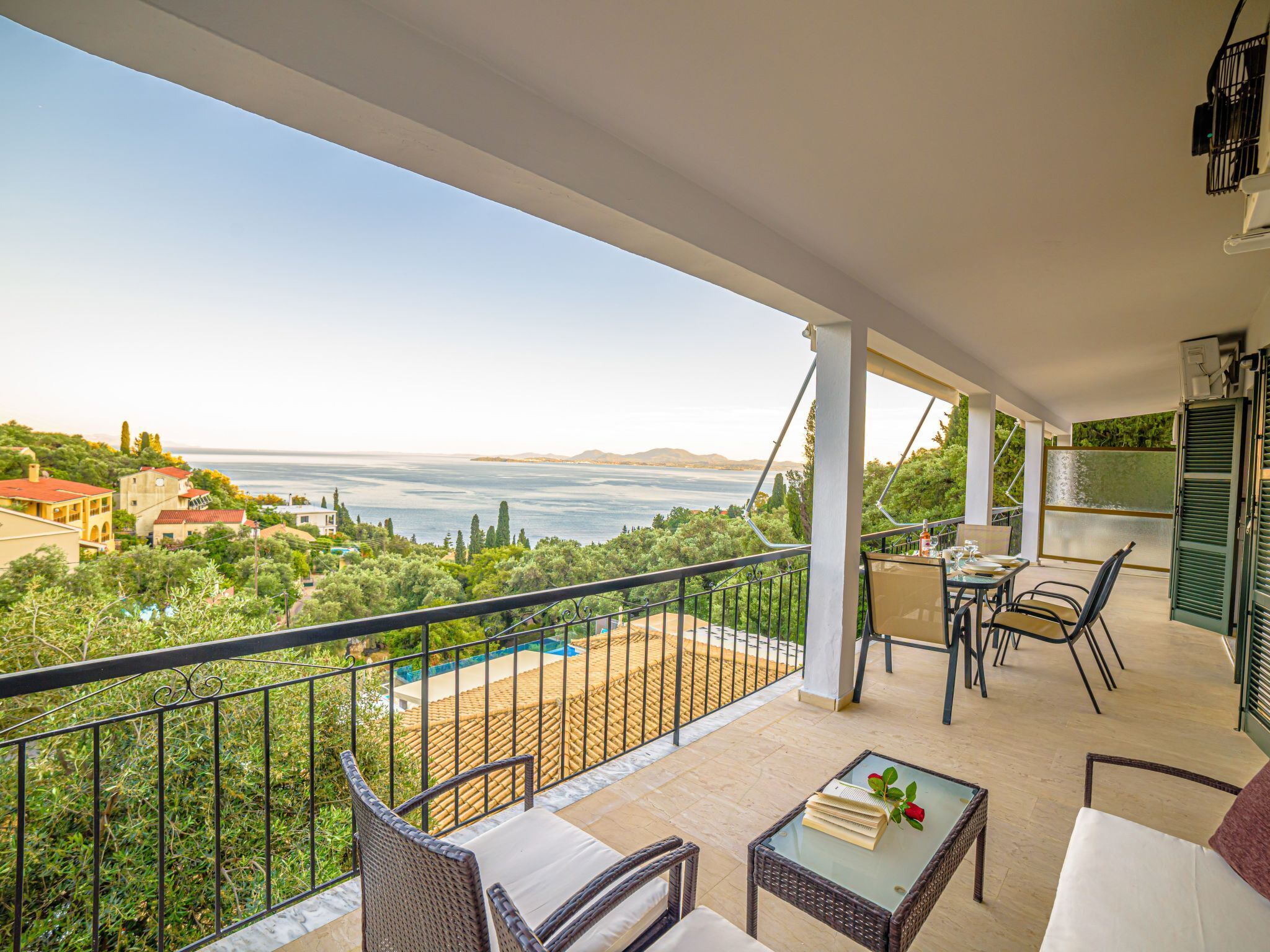 屋外ダイニングエリア