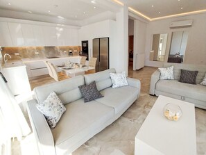 DVD player - in Nisaki mit Pool by Interhome (Kalami)
