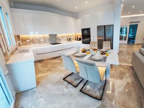 Interior - in Nisaki mit Pool by Interhome (Kalami)