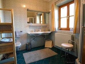 Towels - in ruhiger Lage mit Gartennutzung by Interhome (Mittersill)