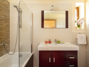Towels - "Villa Erontas" mit Blick auf das Wasser by Interhome (Kalami)