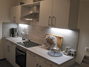 Fridge, oven, dishwasher, cookware/dishes/utensils - Vacation home Caro by Interhome (Kirburg)