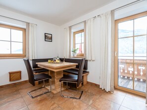 Dining - Wohnung Pihapperblick in Hollersbach im Pinzgau by Interhome (Mittersill)