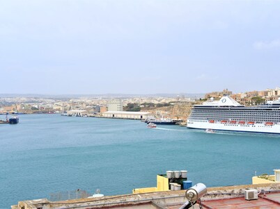 Senglea mittelalterliches Haus groĂe Valletta Meerblick by Interhome