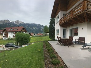 Outdoor dining - Alpenglück Gastein by Interhome (Bad Hofgastein)