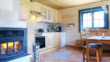 Fridge, oven, cookware/dishes/utensils