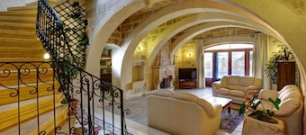 Villa "Ta Menzja" mit Garten, Grill und Terrasse by Interhome