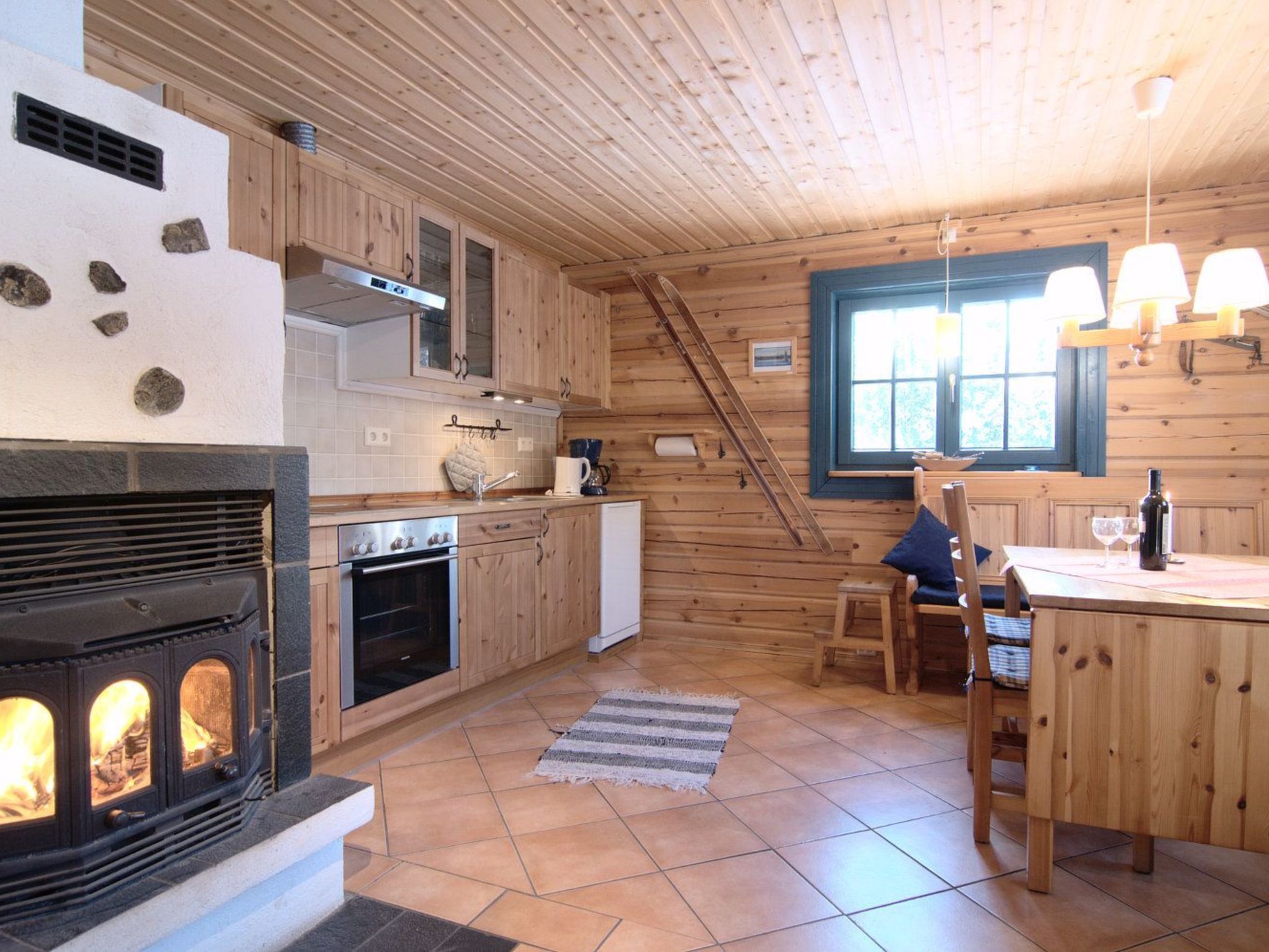 Kjøleskap, ovn og kjøkkenutstyr