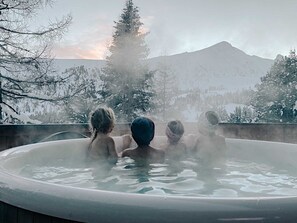 Outdoor spa tub - Heidi Chalets Falkertsee – Luxus für Familien & Wellnessurlauber by Interhome (Falkert)