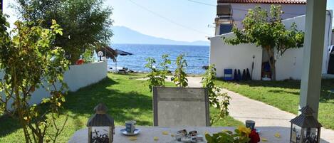 تناول الطعام بالخارج