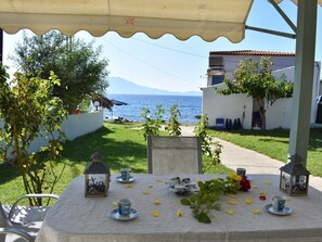 Outdoor dining - in Kolimvari mit Großer Terrasse by Interhome (Ravdoucha)