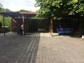 Property grounds - mit großer Dachterrasse by Interhome (Detern)