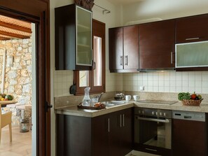 Fridge, microwave, oven, dishwasher - Haus in Geropotamos mit privatem Pool by Interhome (Roumeli)