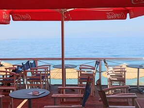 Outdoor dining - Appartement in Derveni mit Terrasse by Interhome (Derveni)