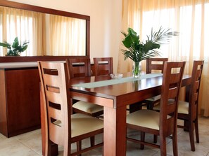 Dining - "Villa Athina" by Interhome (Maleme Kriti)