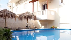 Pool - Haus in Maleme mit Außenpool by Interhome (Maleme Kriti)