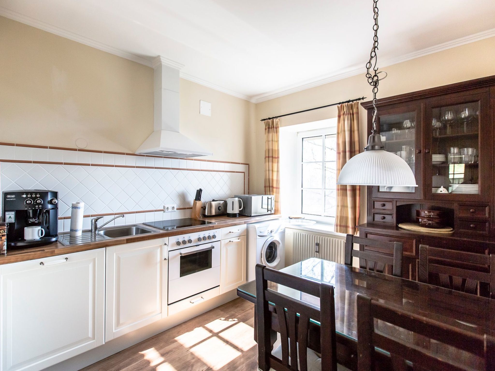 Refrigerador, microondas, horno y lavavajillas 