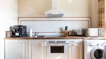 Refrigerador, microondas, horno y lavavajillas