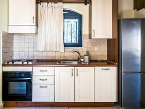 Kühlschrank, Ofen, Geschirrspüler, Kochgeschirr/Geschirr/Besteck