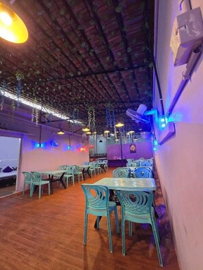 Restaurant - LIVZO - PURPLE HOUSE (Ahmedabad)