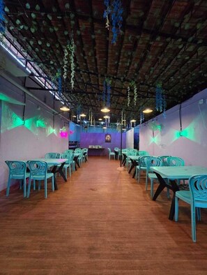Restaurant - LIVZO - PURPLE HOUSE (Ahmedabad)