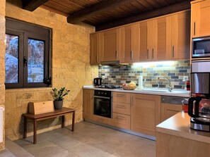 Kühlschrank, Mikrowelle, Ofen, Geschirrspüler