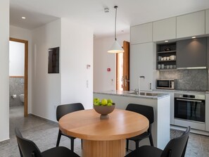 Fridge, microwave, oven, dishwasher - Nisi Living Concept - Symi Villa by Interhome (Ialyssos)