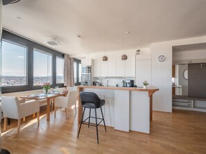 Fridge, microwave, oven, dishwasher - Skyflats Sun View by Interhome (Vienna)