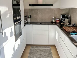 Fridge, microwave, oven, dishwasher - Modernes Haus in der Nähe von Strand und Golf in by Interhome (Halmstad)