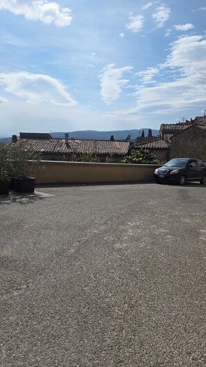Property grounds - Perfect family home in the centre of the medieval village of Chianni (Chianni)