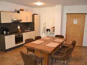 Fridge, oven, dishwasher, cookware/dishes/utensils - Apartment Campen by Interhome (Greetsiel)