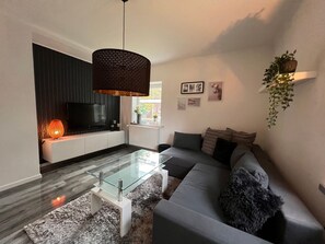TV - Unterwegs an der Nordsee by Interhome (Wilhelmshaven)