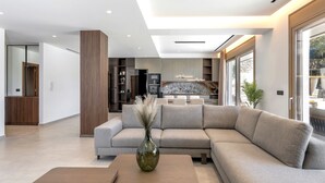 TV, fireplace - Emerald Estate by Interhome (Faliraki)