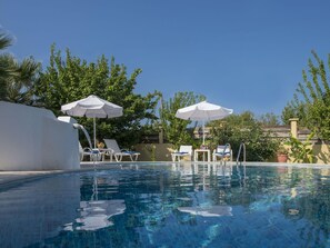 Pool - Ferienvilla "Xenos 2" mit Blick auf das Wasser by Interhome (Kos)