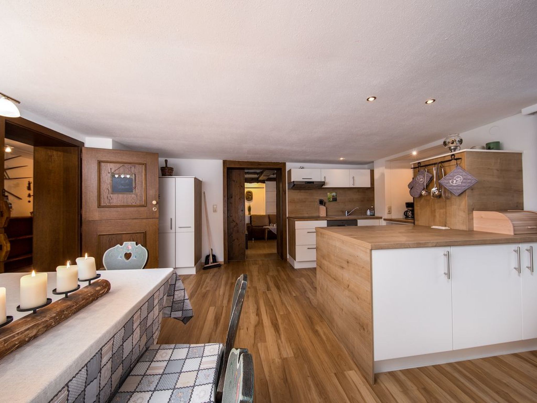 Frigorífico, microondas, horno y lavavajillas