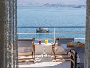 Outdoor dining - Schöne Ferienwohnung mit Meerblick in Kiveri by Interhome (Argos)
