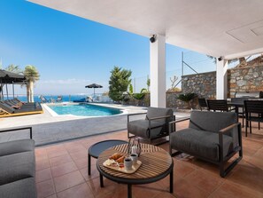 Outdoor dining - Vitzi Vista Villa by Interhome (Pefki)