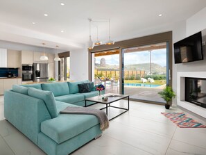 TV - Luxus-Ferienvilla Ikaros by Interhome (Pefki)
