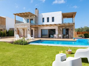A heated pool - Luxus-Ferienvilla Ikaros by Interhome (Pefki)