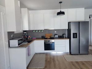 Réfrigérateur, micro-ondes, four, lave-vaisselle