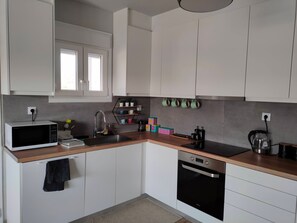 Refrigerador, microondas, horno, lavavajillas