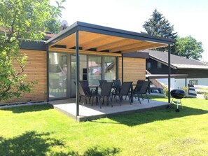 Outdoor dining - Sonneninsel in Velden am Wörthersee by Interhome (Velden am Wörthersee)