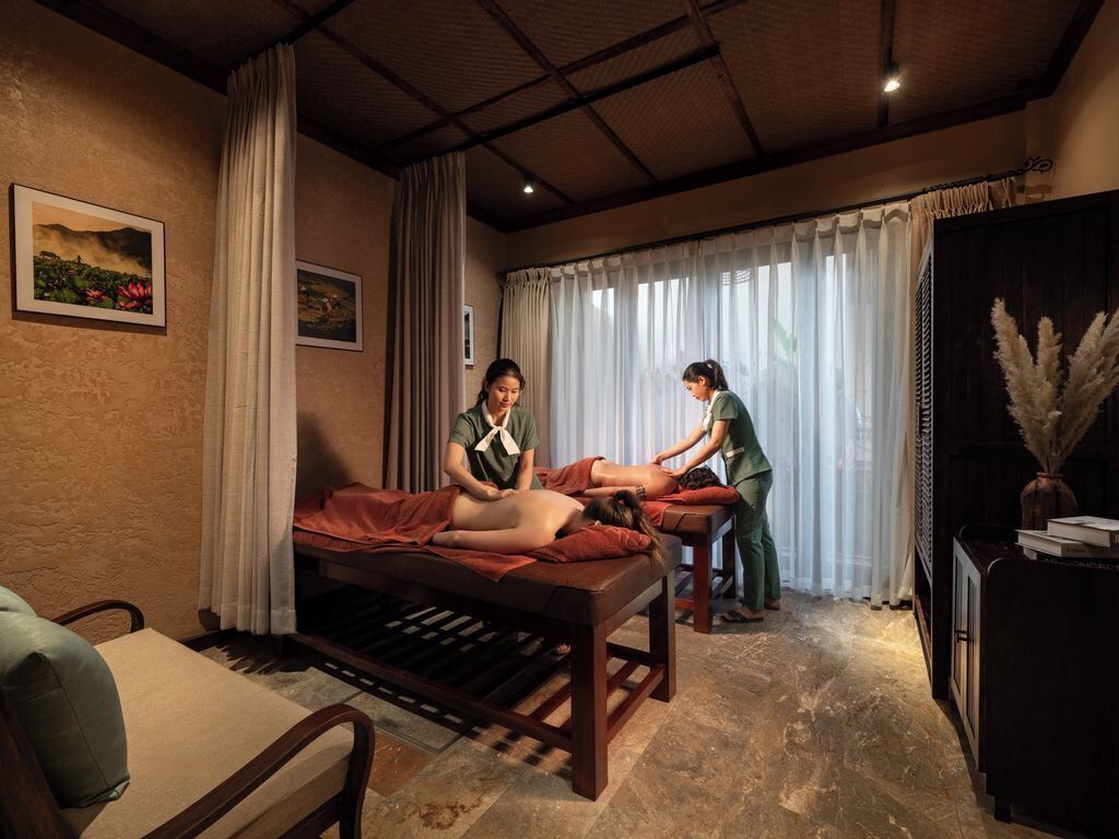 โต๊ะทำงาน, ผ้าม่านกันแสง, ห้องเก็บเสียง, เตารีด/โต๊ะรีดผ้า